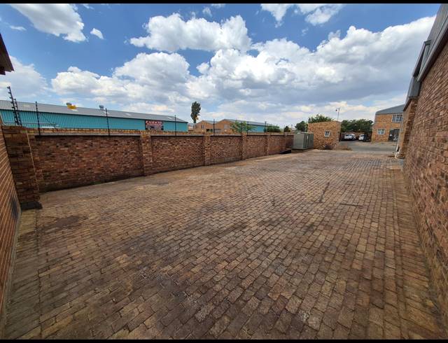 300M² FACTORY FOR SALE IN ANDERBOLT